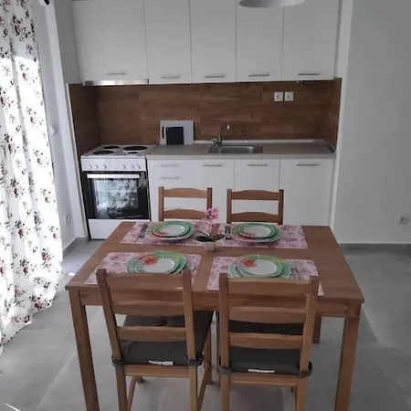 Melistalia 2 Неа-Миханиона